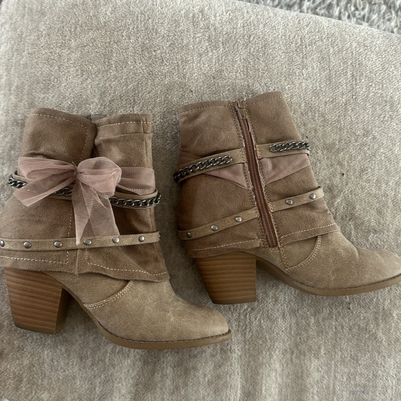 Ankle boots. Tan with stickers still on sole. - Picture 2 of 2